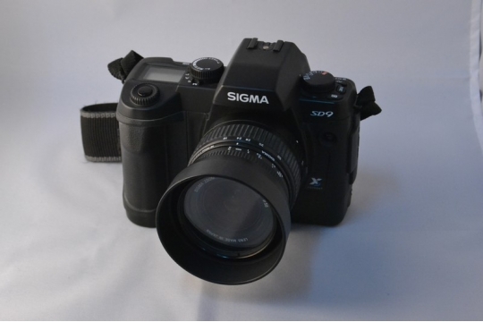 Sigma SD9 SLR Fotoğraf Makinesi + Sigma 18-55mm Lens